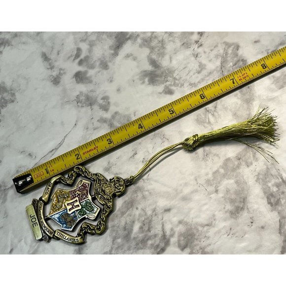 Harry Potter Keychain Hogwarts Crest Universal Studios "Joe" Spinning - Picture 3 of 6